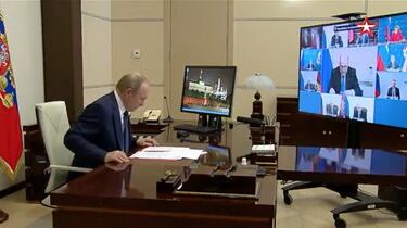 Il video che non convince: cosa fa il super-ministro di Putin...