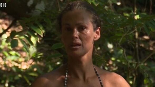 Isola dei Famosi, Samantha De Grenet attaccata dai mosquitos: "Qua mi ricoverano"