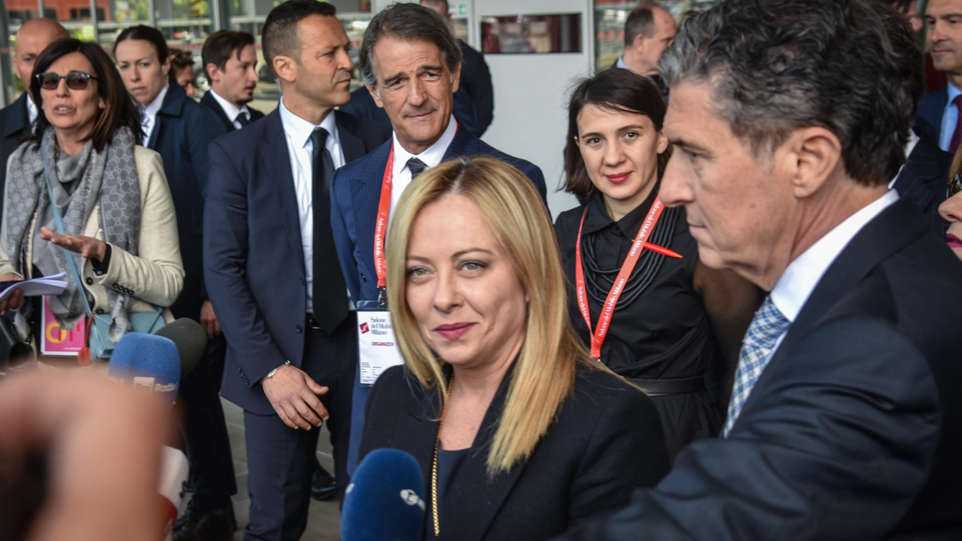 "Non si risolve coi migranti". Così la Meloni zittisce gli ultrà dell'accoglienza