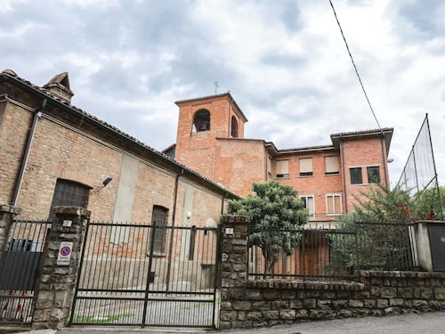 Bimba di 3 anni trovata morta, arrestata la madre: l’avrebbe accoltellata