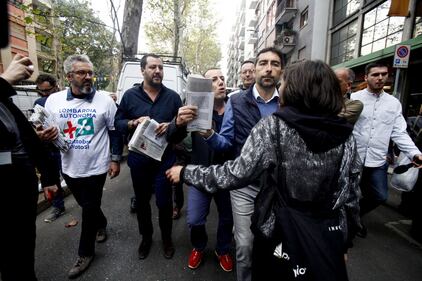 Milano, antagonisti attaccano Salvini 8