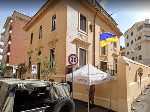"Pacchi insanguinati". La minaccia choc alle ambasciate ucraine