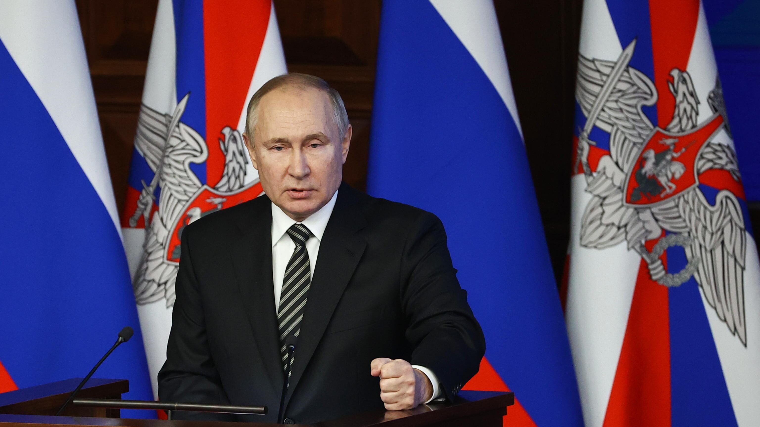 L'autogol delle sanzioni a Putin, il green pass e il pene congelato: quindi, oggi...