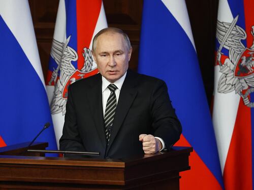 L'autogol delle sanzioni a Putin, il green pass e il pene congelato: quindi, oggi...