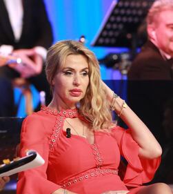 Valeria Marini sexy in tv 3