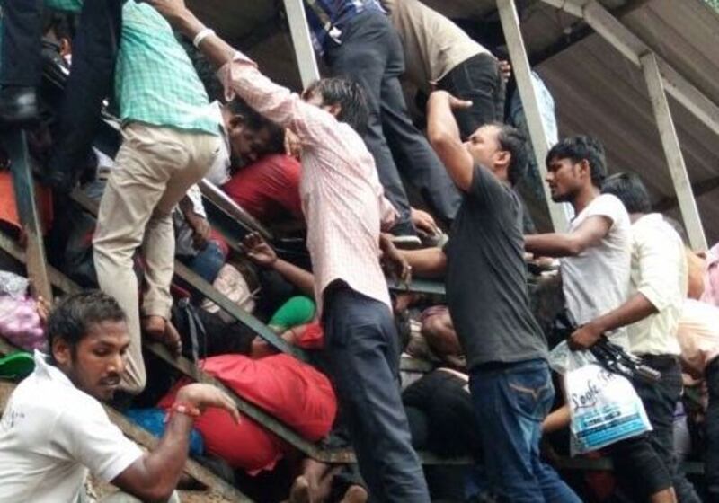 Calca alla stazione di Mumbai 3