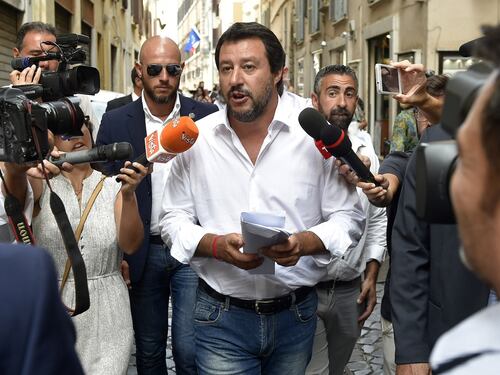 Migranti, la direttiva di Salvini: espulsioni rapide e tagli ai costi