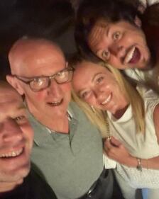 Meloni, Salvini e famiglie a cena in un'osteria toscana 4