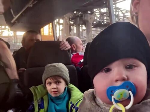 Ucraina, evacuazione dall'acciaieria Azovstal