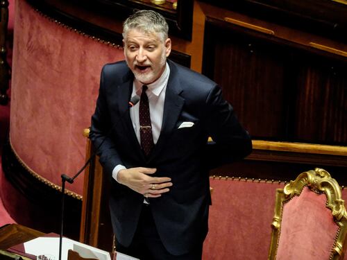 Giuli parla solo di cultura. "È liquido amniotico"