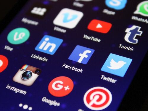 Tutti i segreti della comunicazione social di FdI