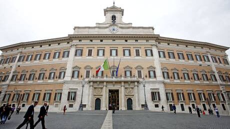 I deputati non mollano gli uffici: "Non lavoriamo nell'open space"