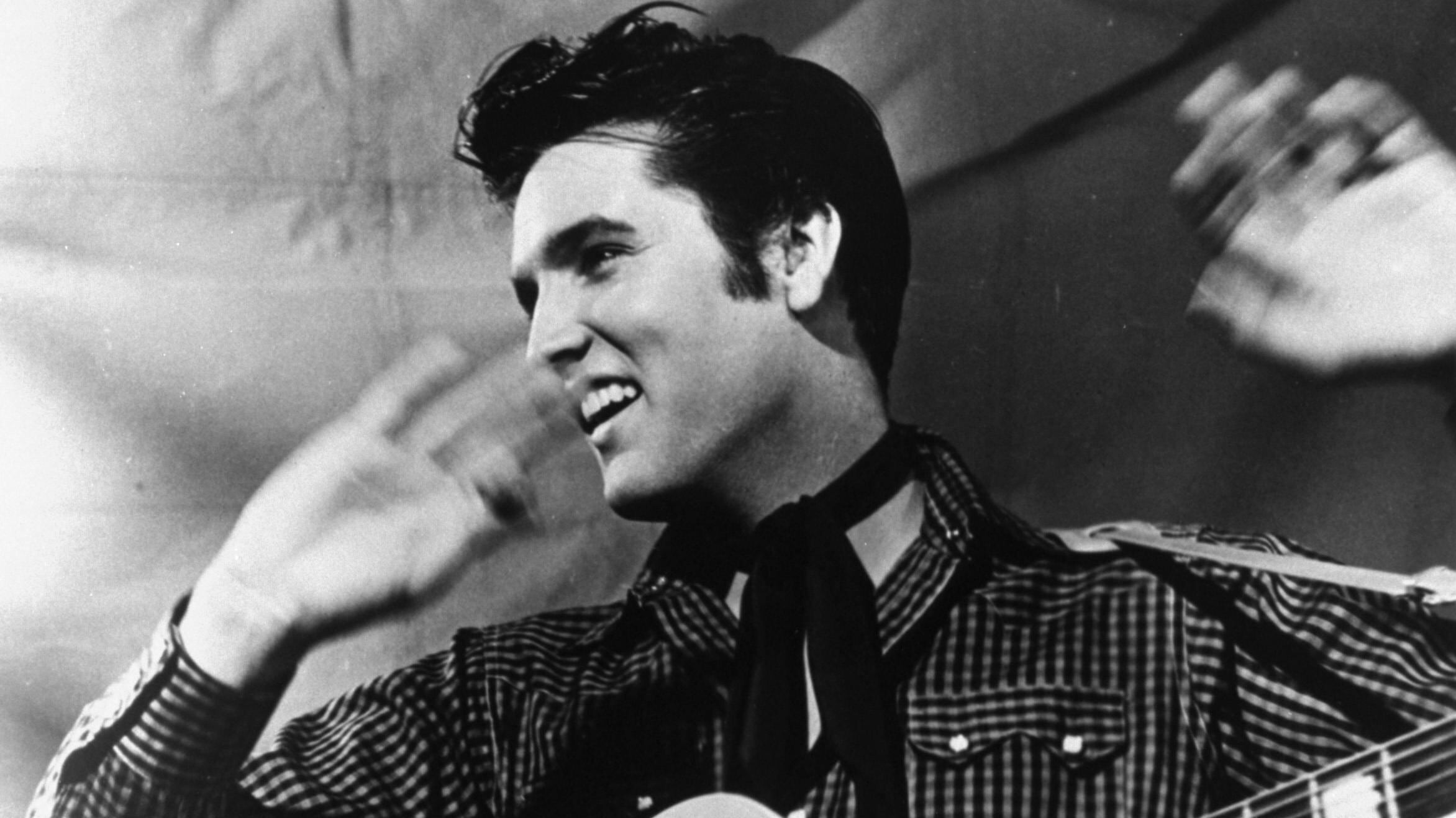 Elvis con orchestra è un massacro contro il re del rock