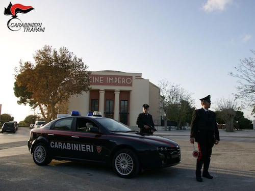 Sopresi a rubare merce in un chiosco, arrestati due marsalesi