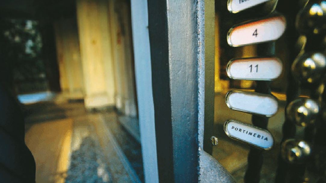 Vanno a rubare in casa. E gli attrezzi di scasso li porta un dodicenne