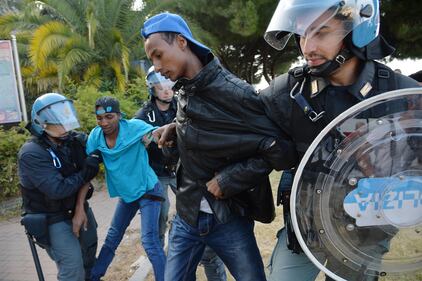Ventimiglia, sgomberati gli immigrati al confine 6