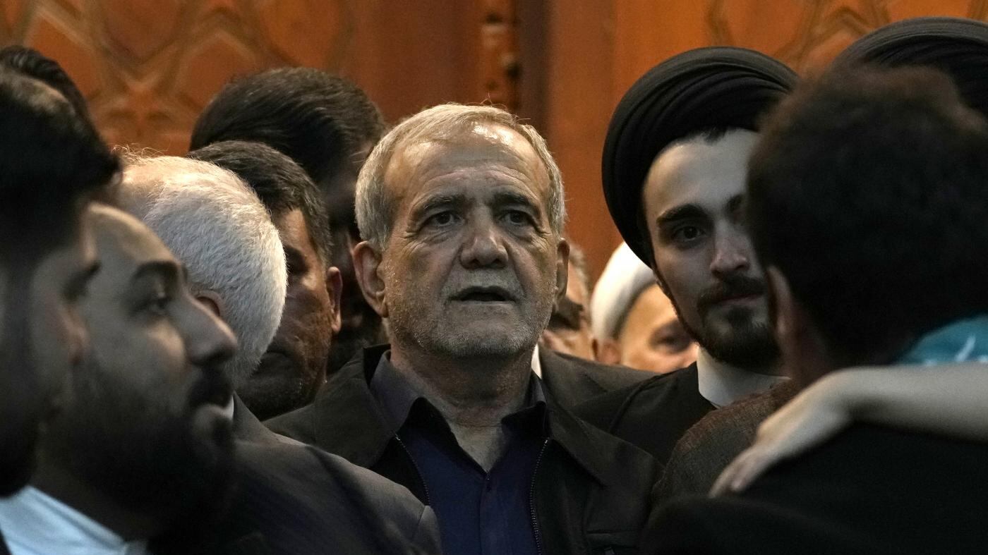 Pezeshkian presenta il suo governo e “frena” Khamenei