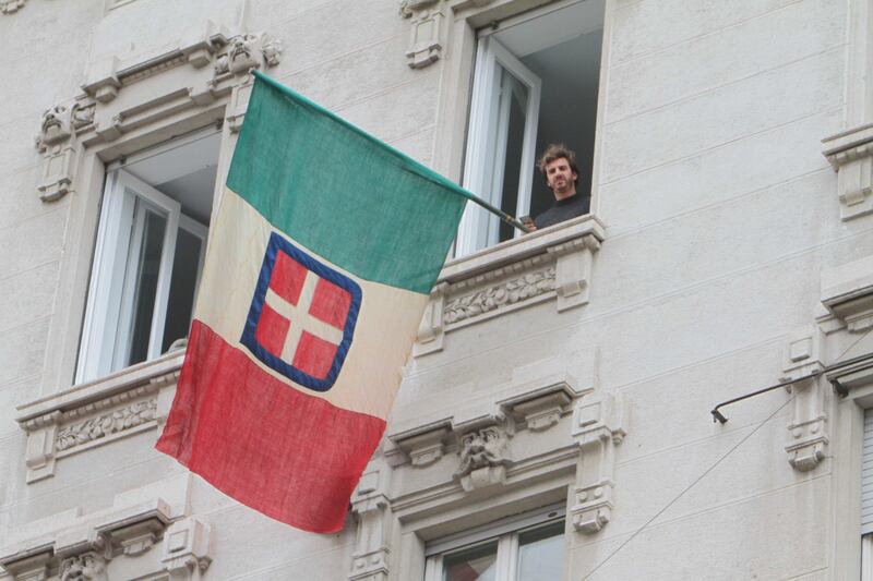 A Milano sfilano gli Alpini: 500mila penne nere invadono il centro 6