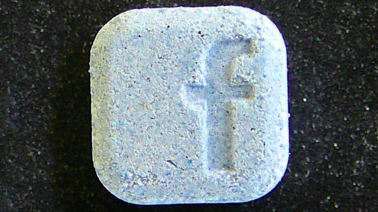 La droga con la "f" di Facebook che trasforma lo sballo in morte