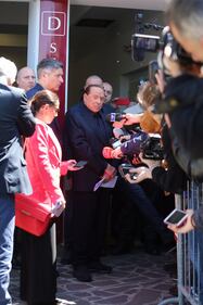 Silvio Berlusconi esce dall'ospedale 8