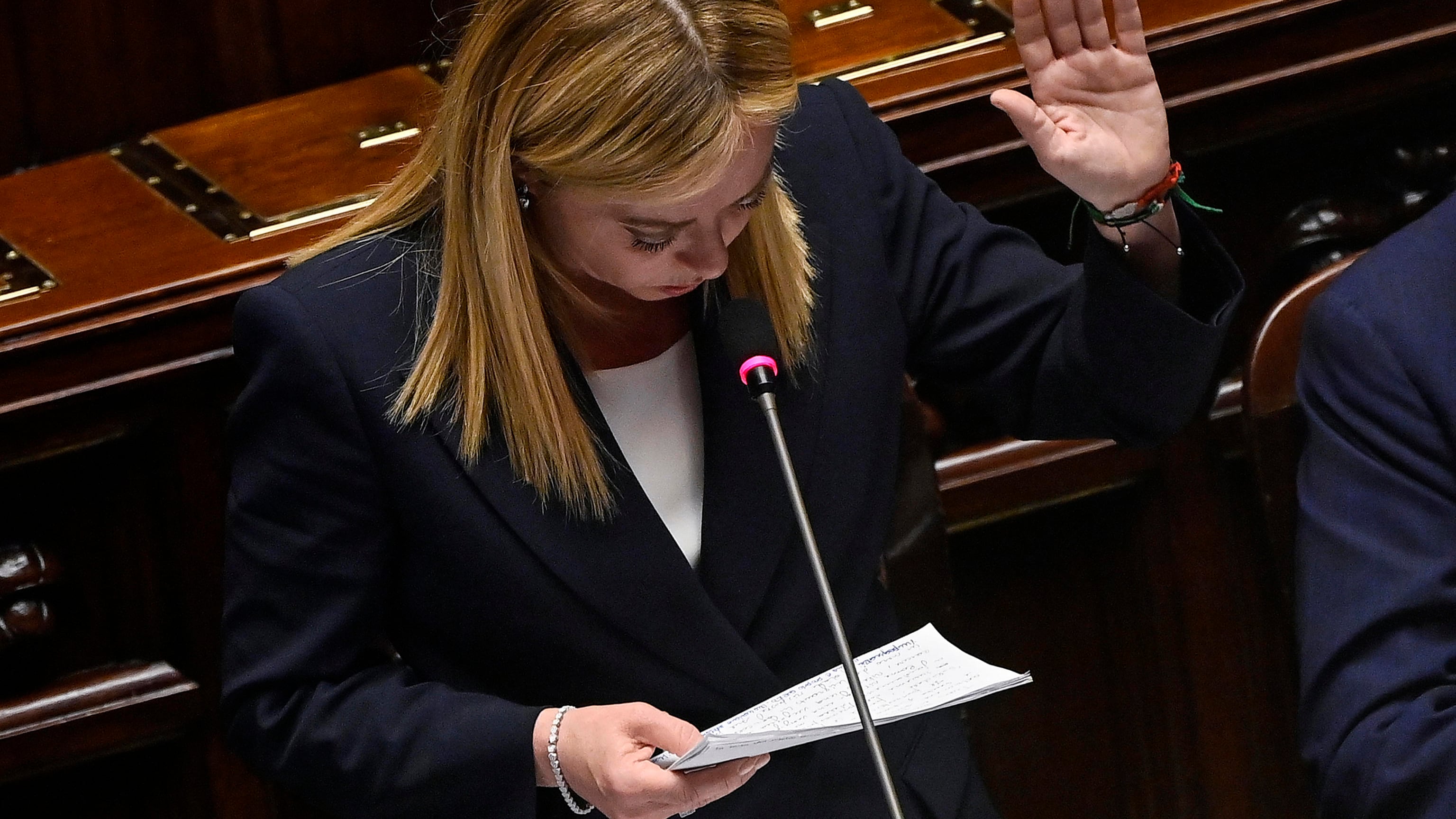Il governo incassa la prima fiducia: 235 sì alla Camera. Salpa la "nave" nel nome di Giorgia