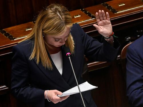 Il governo incassa la prima fiducia: 235 sì alla Camera. Salpa la "nave" nel nome di Giorgia