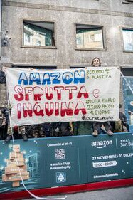 Manifestazione del Block Friday prende come bersaglio Amazon 1