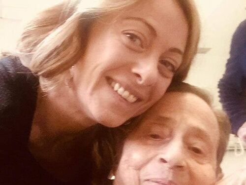 "So che veglierai da lassù". Il post della Meloni per la nonna