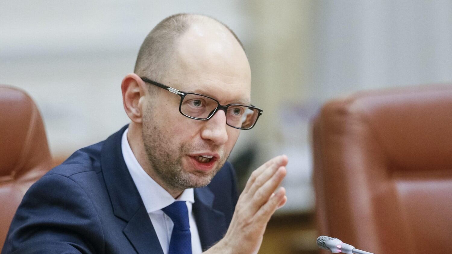 Ucraina, si dimette il premier Yatseniuk