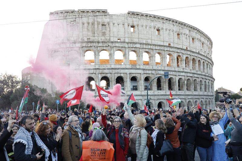 Greta Thunberg e Francesca Albanese al corteo Pro Pal a Roma: le foto 13