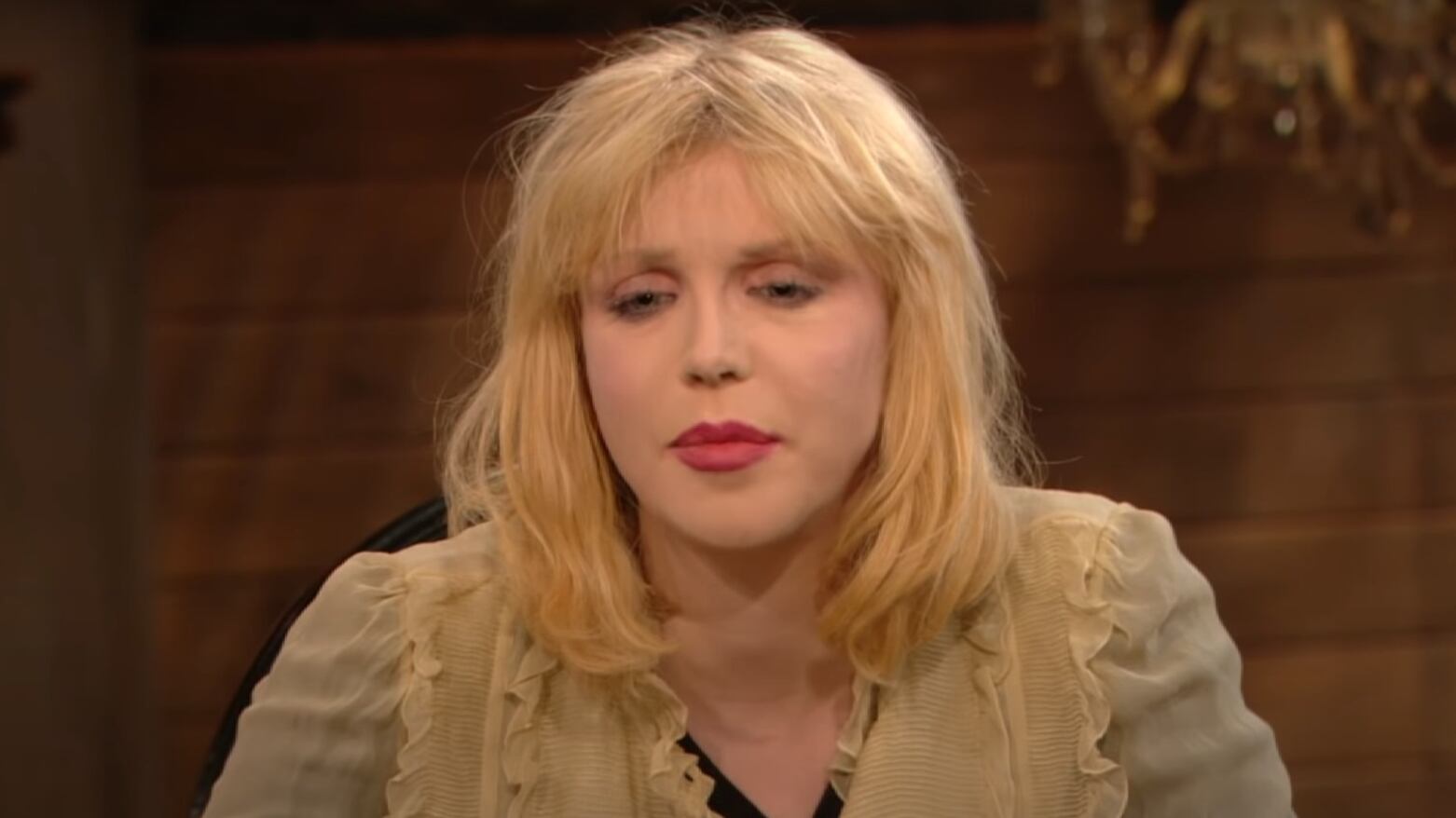 La vedova di Kurt Cobain si scusa con i fan: "Mi imbottivano di droga e alcol"