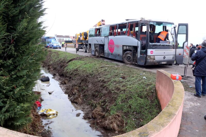 Mantova, scuolabus si ribalta in un fosso: paura per 50 bimbi 5