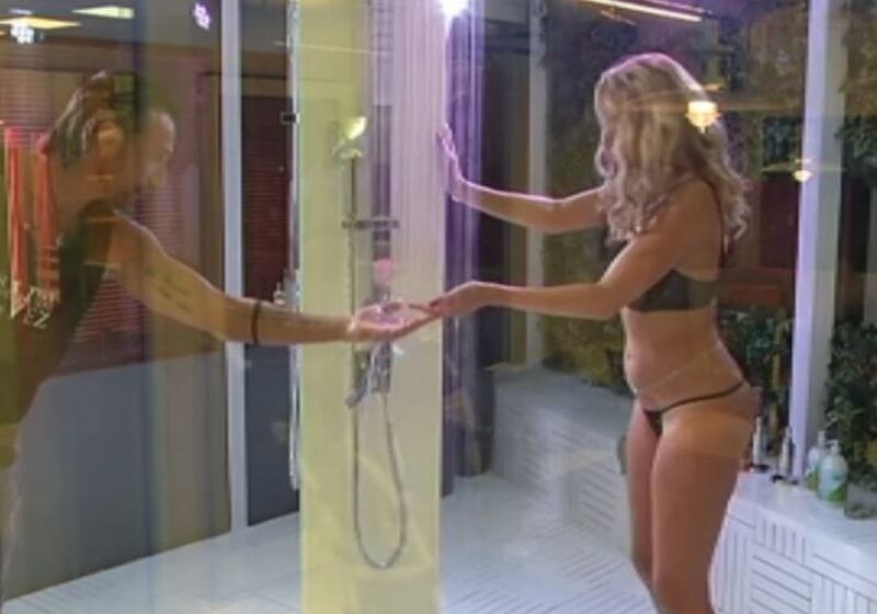 Pamela Prati e Valeria Marini: amiche sexy al Grande Fratello Vip 1