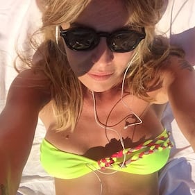 Elenoire Casalegno, topless bollente in spiaggia 28