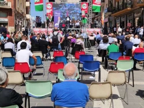 La figuraccia di Letta: al comizio non c'è (quasi) nessuno