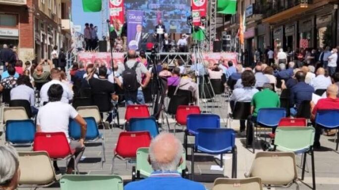 La figuraccia di Letta: al comizio non c'è (quasi) nessuno