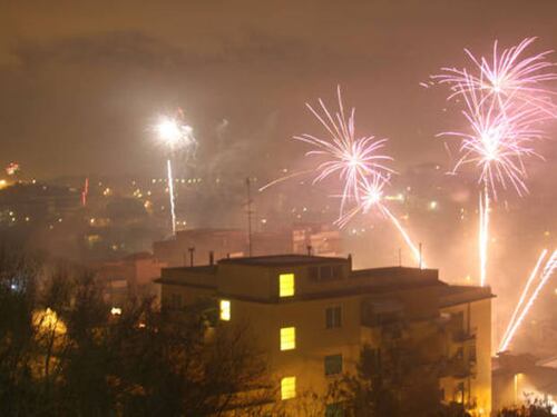 Tutte le città che vieteranno i botti a Capodanno