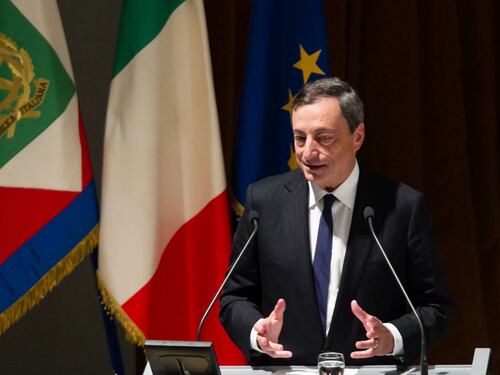 Draghi: "Fare le riforme anche stando fuori dall'euro" E avvisa l'Italia: "Servono più sforzi"
