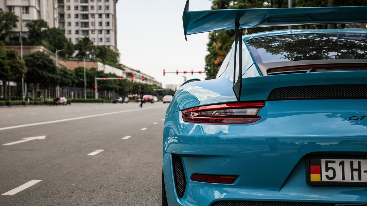 Per guidare le supercar arriva un'apposita patente. Ecco dove e cosa prevede la riforma