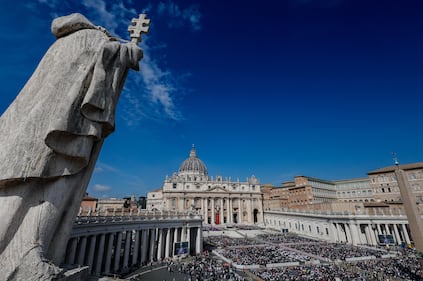 Papa Francesco torna tra i fedeli in piazza San Pietro 10