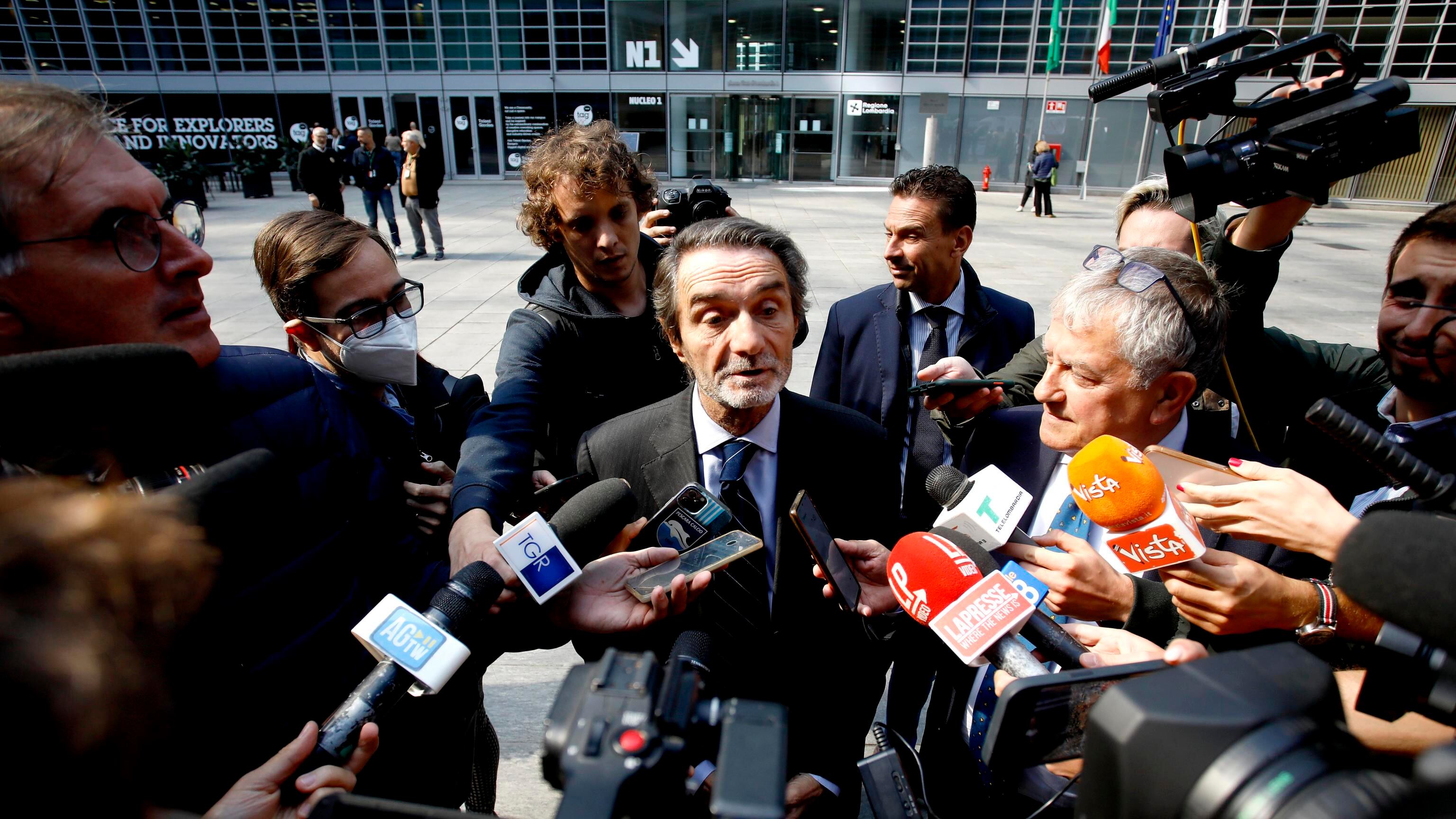 Tra Fontana e Moratti è duello a distanza. Il risiko del rimpasto