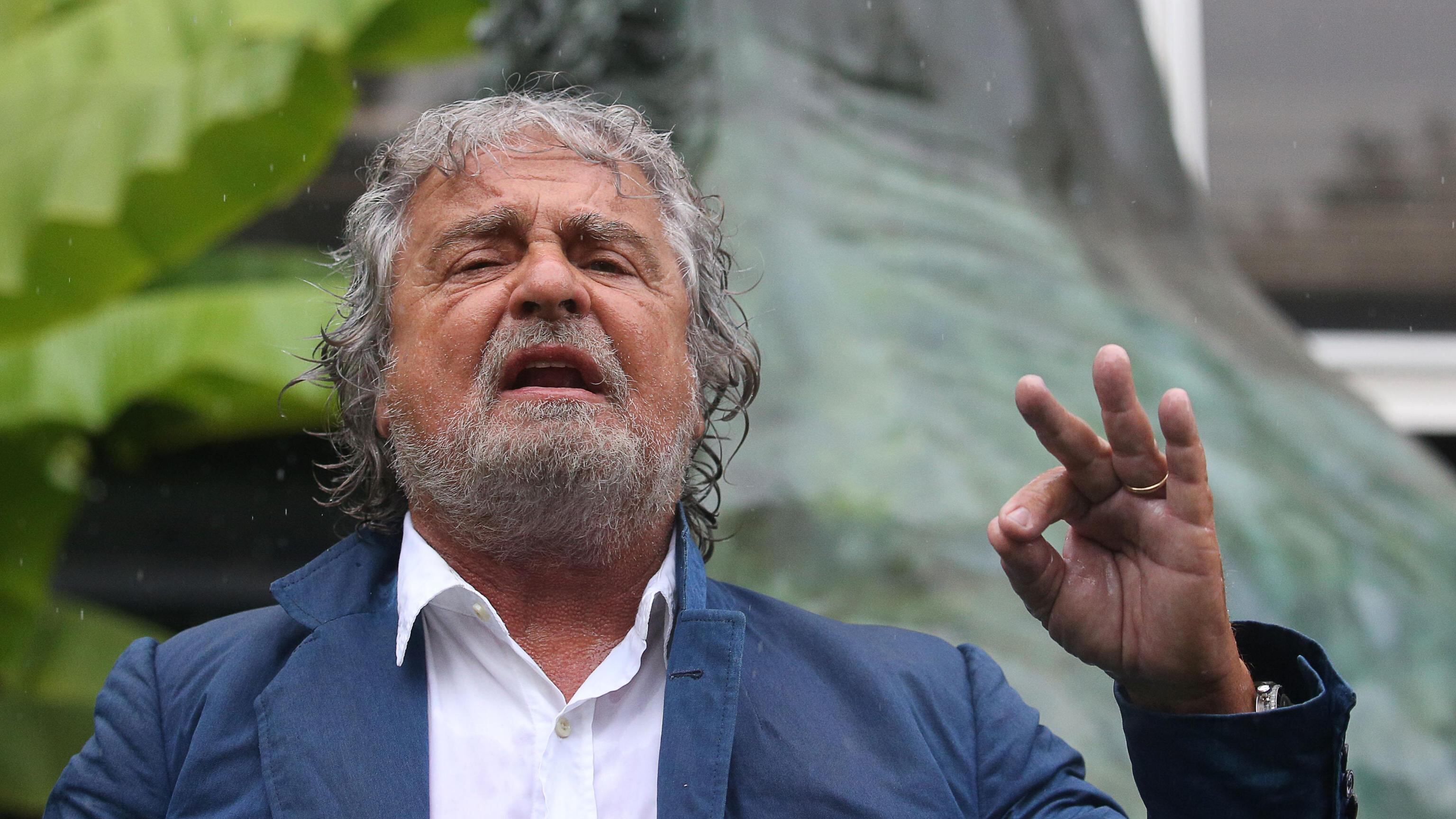 Anche i grillini si spaccano Il capo li boccia ed è rivolta