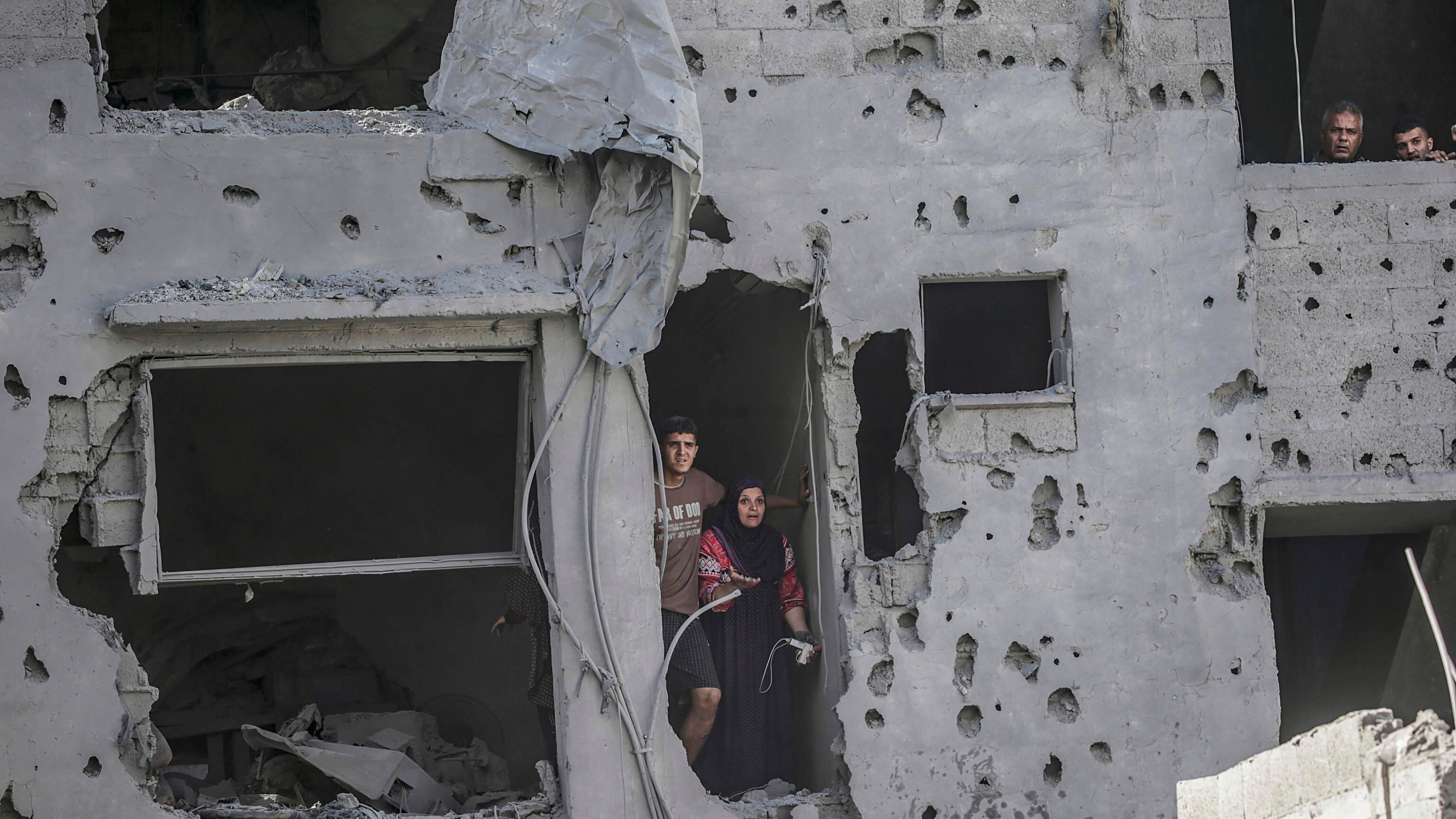 Gaza senza pace: raid e oltre 100 morti