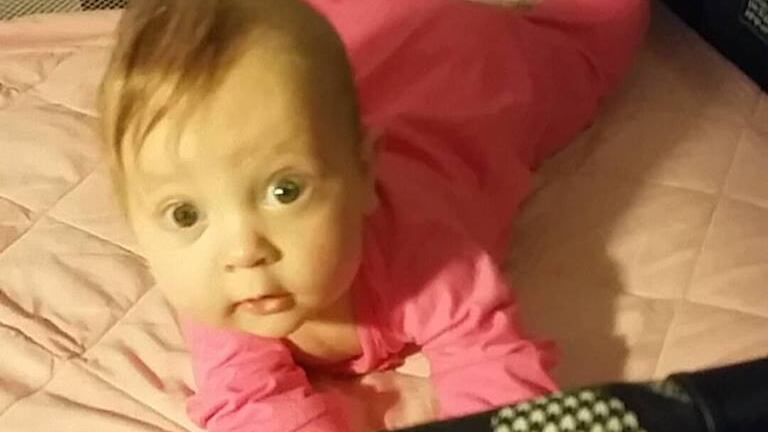 Usa, papà 21enne uccide a pugni la figlia di 4 mesi. "Volevo calmarla"