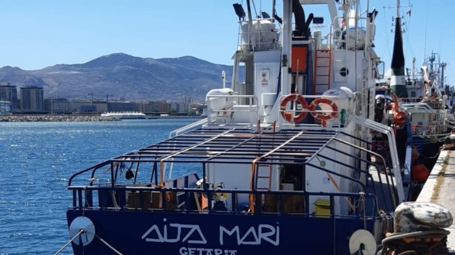 La Aita Mari ci lascia i migranti e torna in Spagna (senza quarantena)