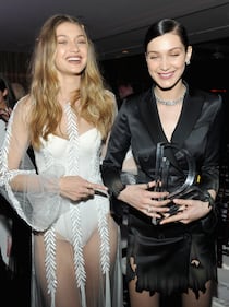 Bella Hadid sexy in un abito mozzafiato 19
