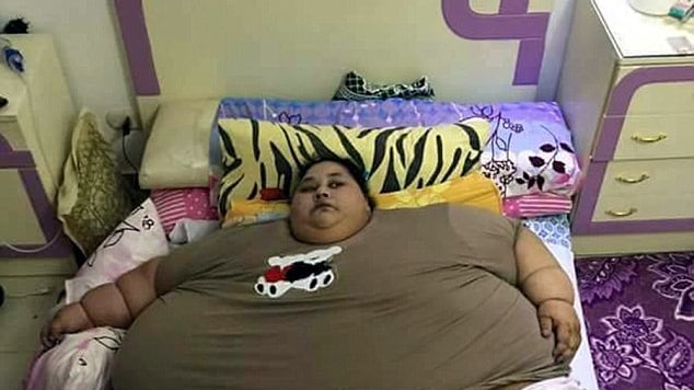 Il dramma della donna più grassa del mondo: chiusa in casa e senza cure