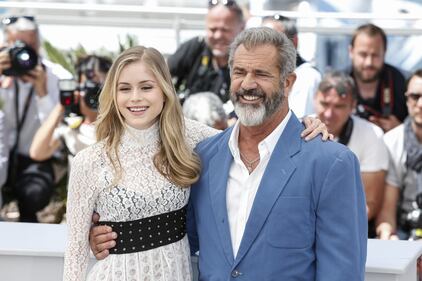 Cannes, Mel Gibson si concede un ballo sul red carpet 4