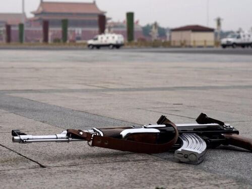 Cina, kalashnikov in piazza Tienanmen. Xi nel mirino dei militari