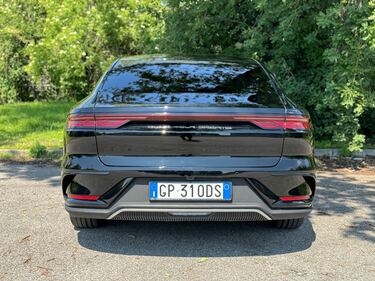 BYD Han: guarda la gallery della berlina elettrica cinese da 517 CV 20